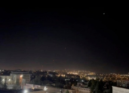 ისრაელის ქალაქებში საჰაერო განგაშის სირენებისა და აფეთქებების ხმა ისმის